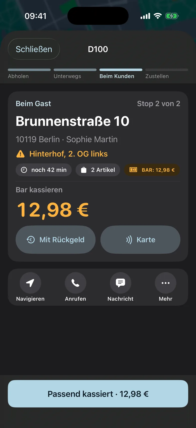 Driver app at the guest's door: Brunnenstraße 10, note “back building, third floor, left”, collect €12.98 in cash with change or by card